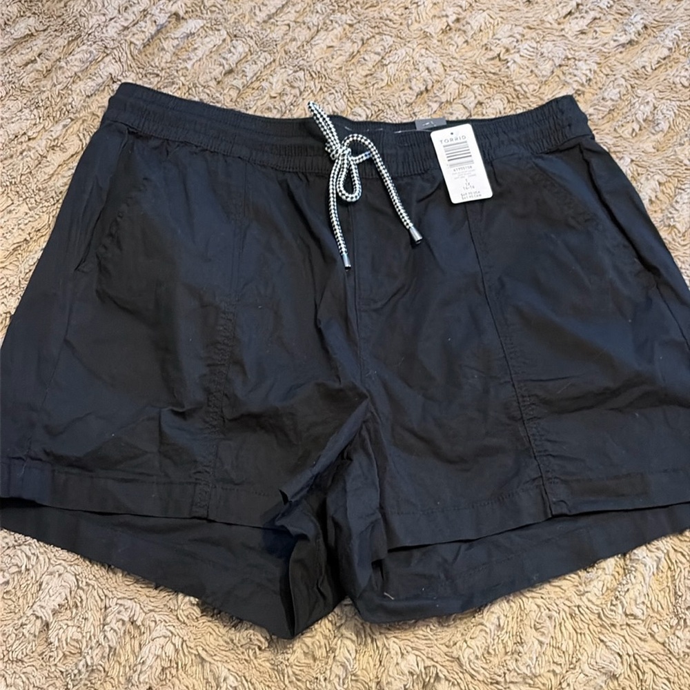 BNWT Torrid Black poplin yacht shorts